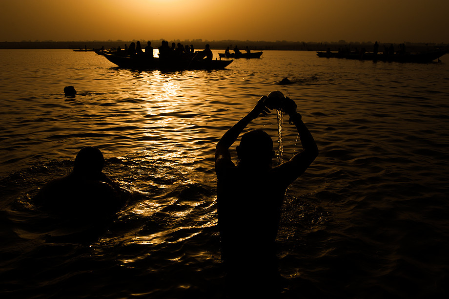 Poranna kąpiel w Gangesie (Indie. Dzień jak nie codzień.)